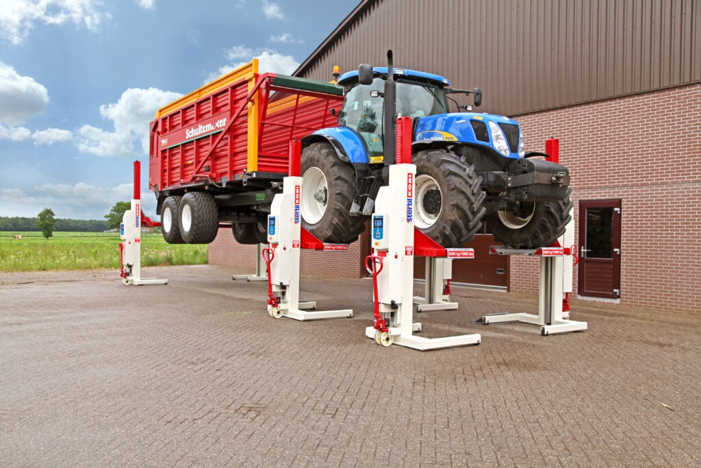Stertil-Koni Billyftar 2 stertil tractor en laadwagen
