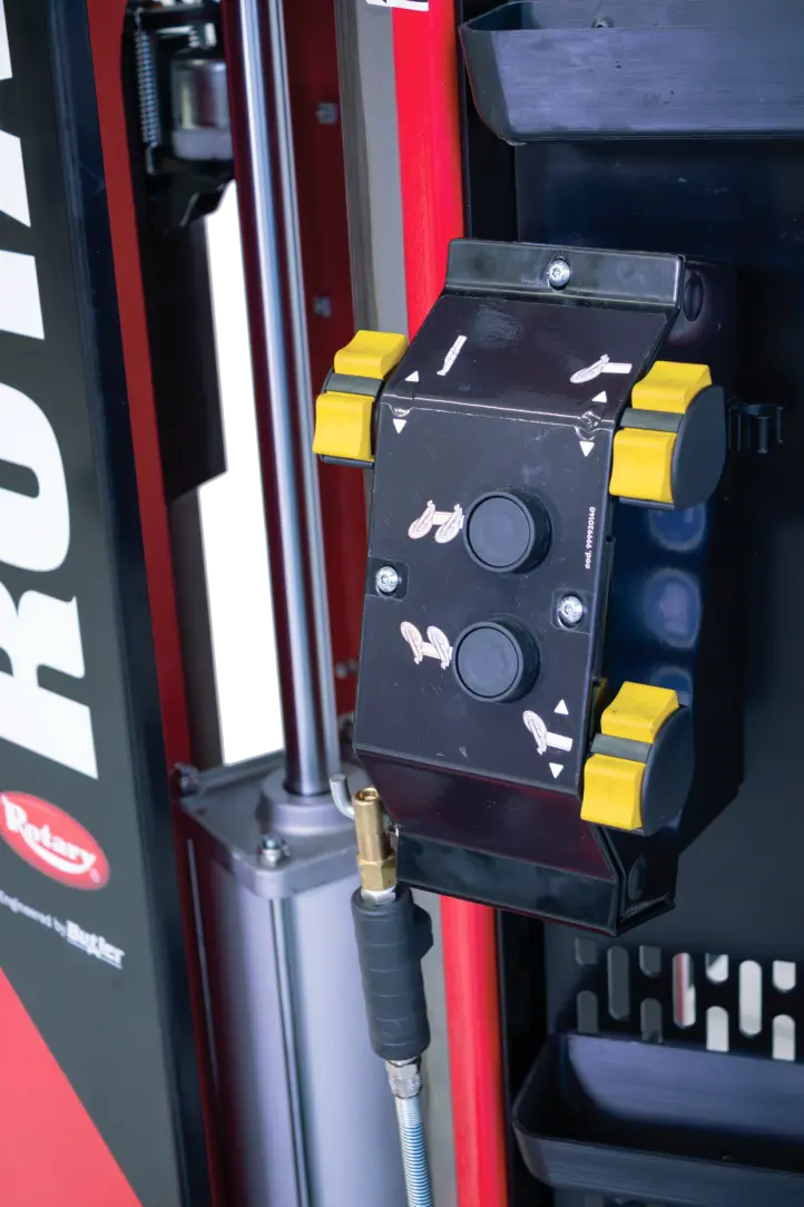 Röd Rotary däckmaskin
